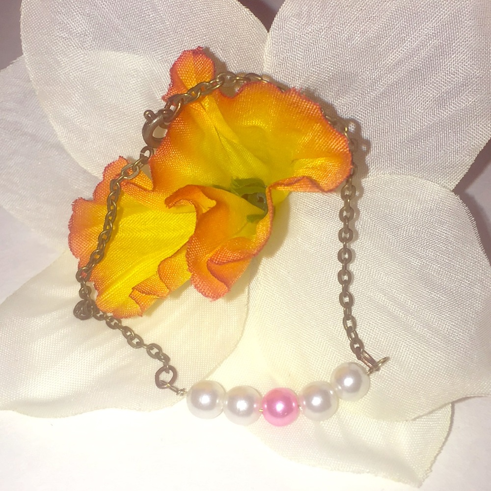 Pink & pearl like bracelet